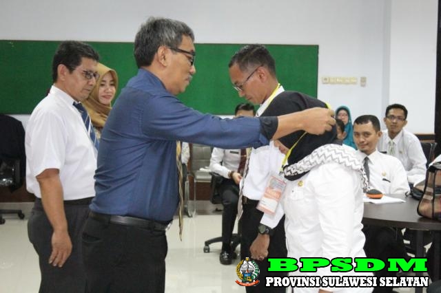 PEMBUKAAN DIKLAT MANAGEMENT OF TRAINING (MOT) KERJASAMA PUSAT KAJIAN DAN PKP2A II LAN MAKASSAR