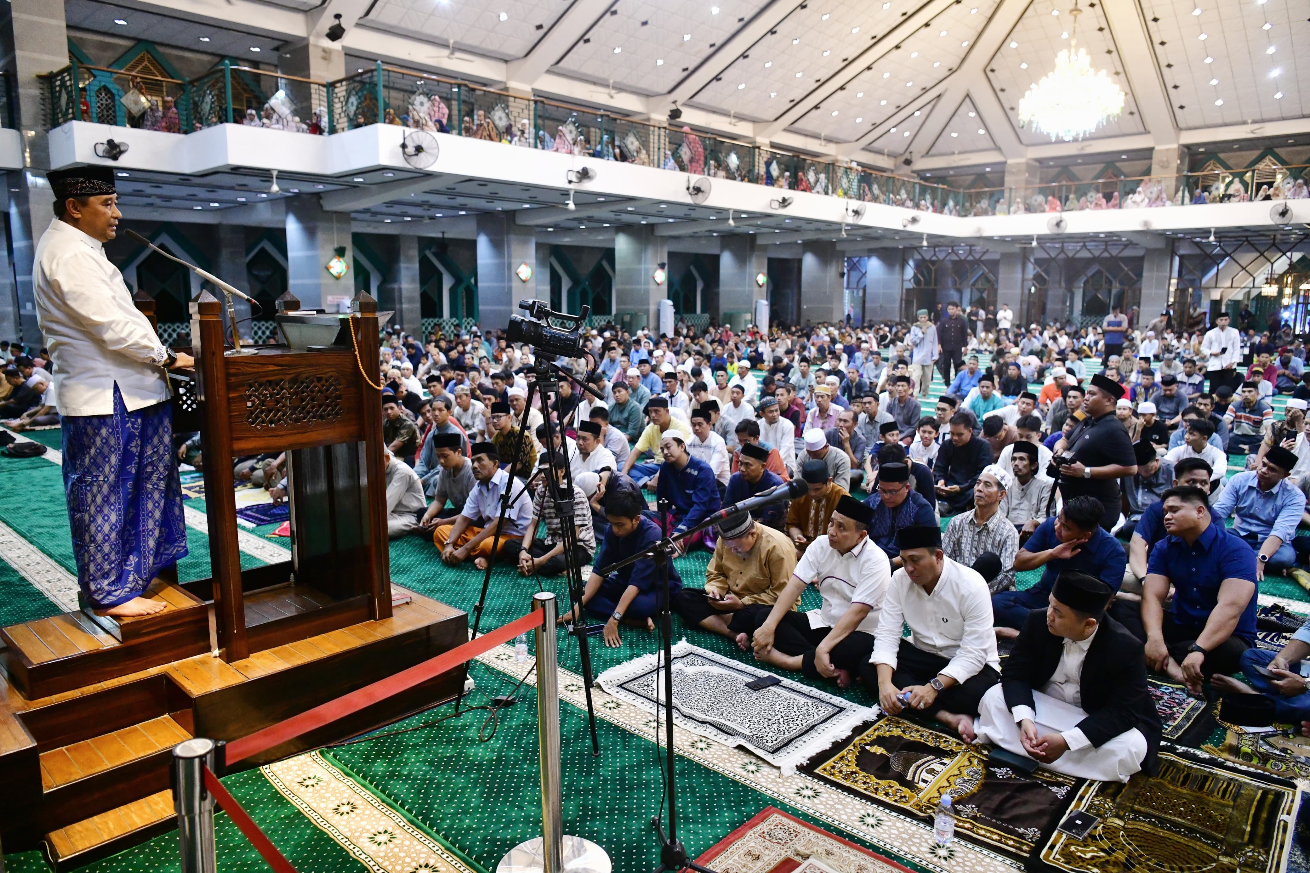 TARAWIH MALAM KEDUA RAMADAN DI MASJID AL-MARKAZ, BAHTIAR BAHARUDDIN SAMPAIKAN GERAKAN BERBAGI BAHAGI