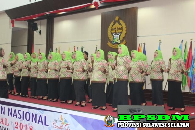 PADUAN SUARA BPSDM SULSEL NYANYIKAN MARS REVOLUSI MENTAL & SARIRA PARERUNG-KAB. TATOR
