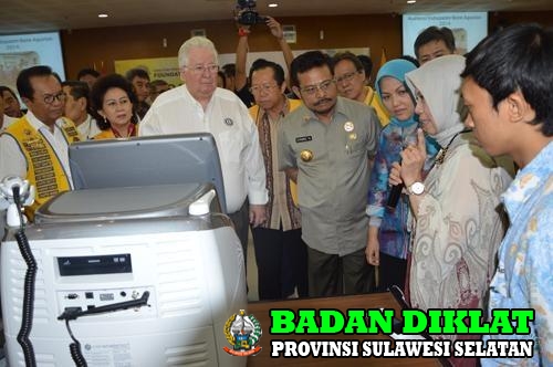 LCIF Memberikan Bantuan Alat Pemeriksaan Kesehatan Mata ke Perdami Sulsel