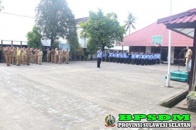 UPACARA BENDERA PESERTA DIKLAT PRAJABATAN BULUKUMBA DI BPSDM PROV. SULSEL