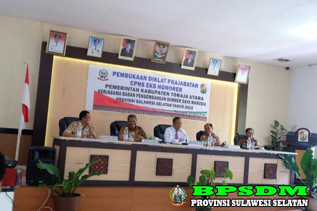 BUPATI TORAJA UTARA Dr. KALATIKU PAEMBONAN MEMBUKA DIKLAT PRAJABATAN TORAJA UTARA
