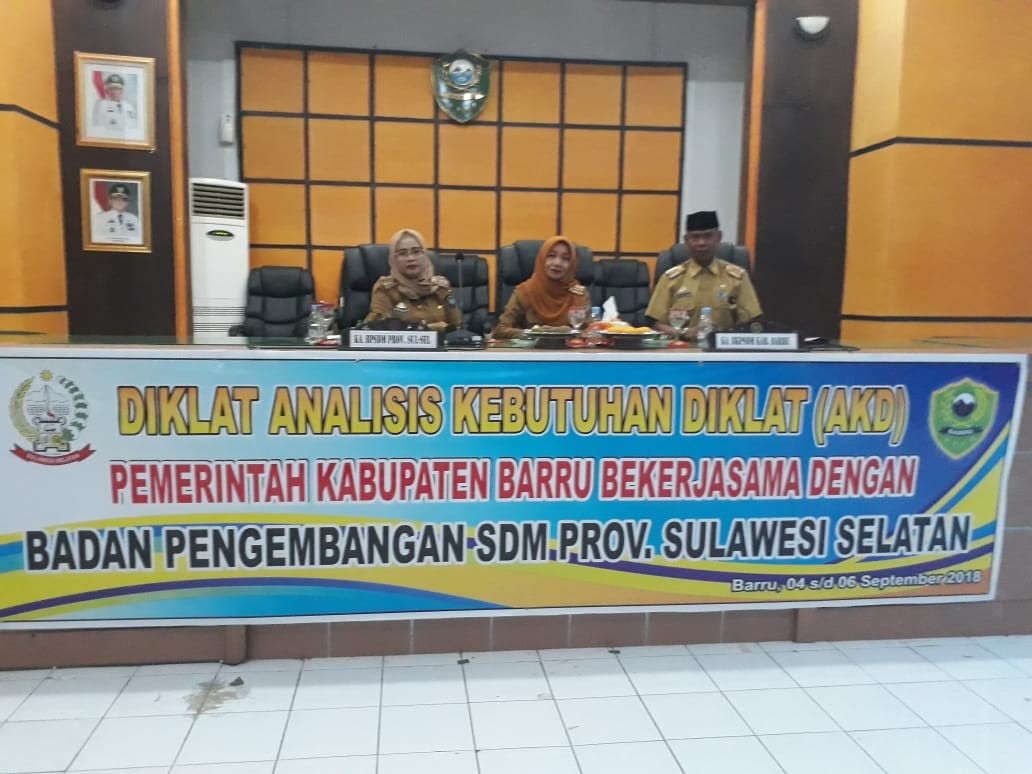 KEPALA BKPSDM KAB. BARRU BUKA DIKLAT AKD