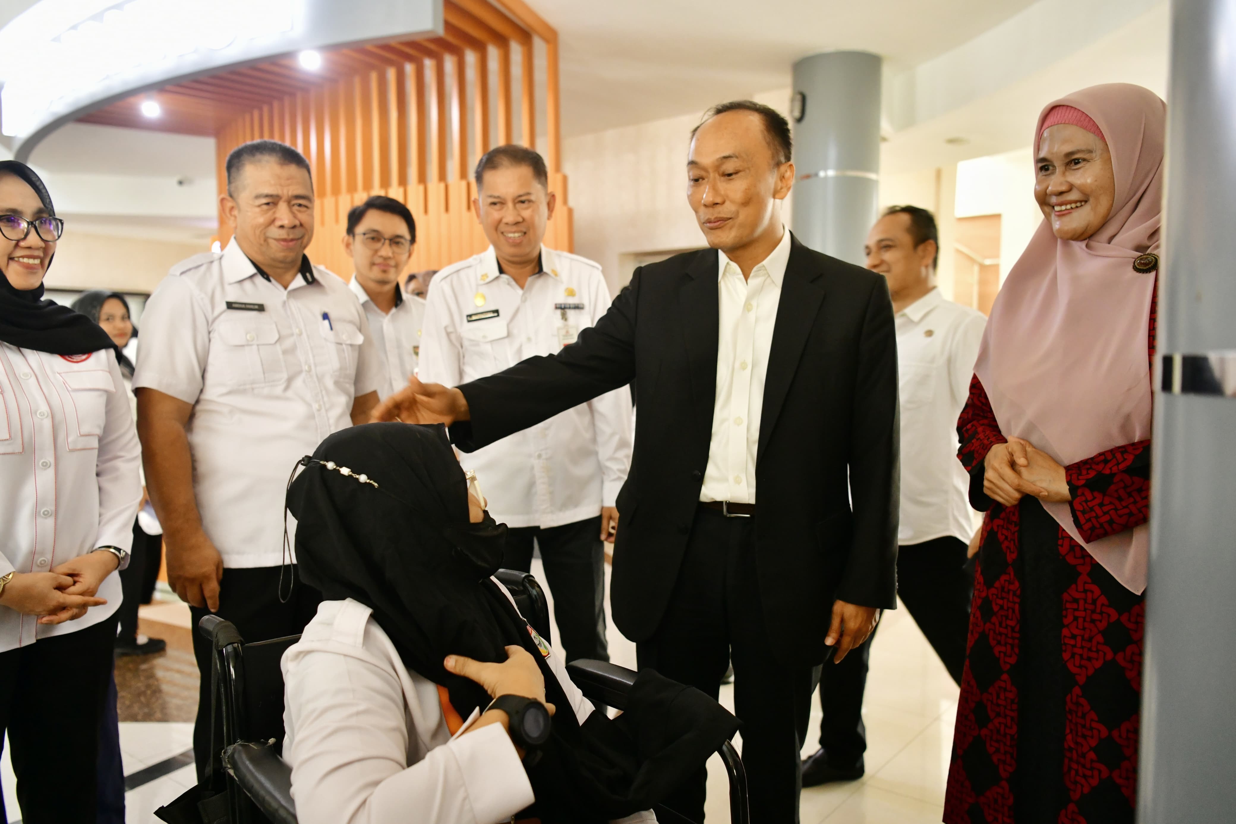 Staf dan Pasien RSKD Dadi Akui Senang Dikunjungi Prof Zudan