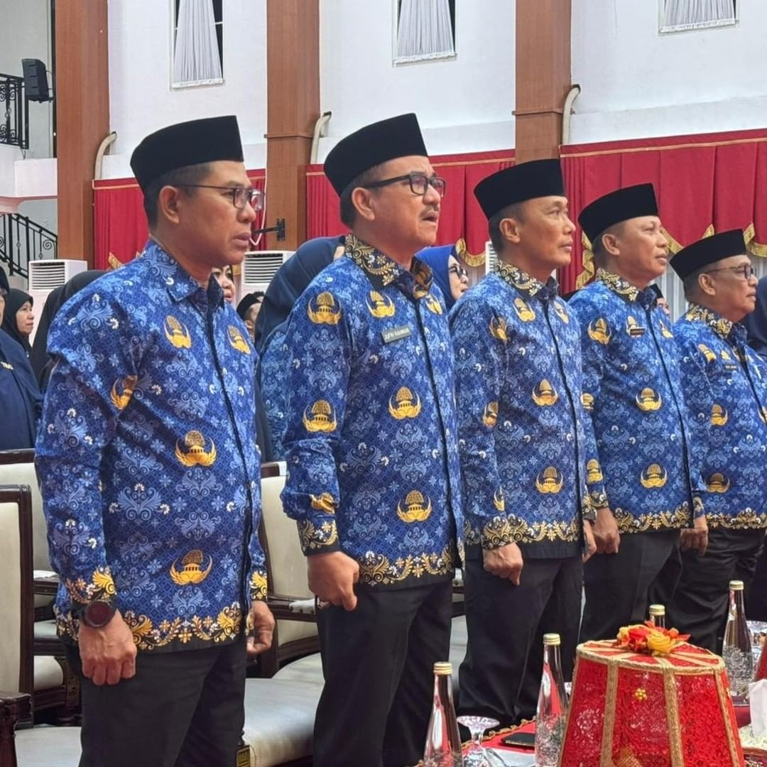 MENGHADIRI ACARA PELEPASAN KAFILAH MTQ KORPRI SULSEL KE PALANGKARAYA