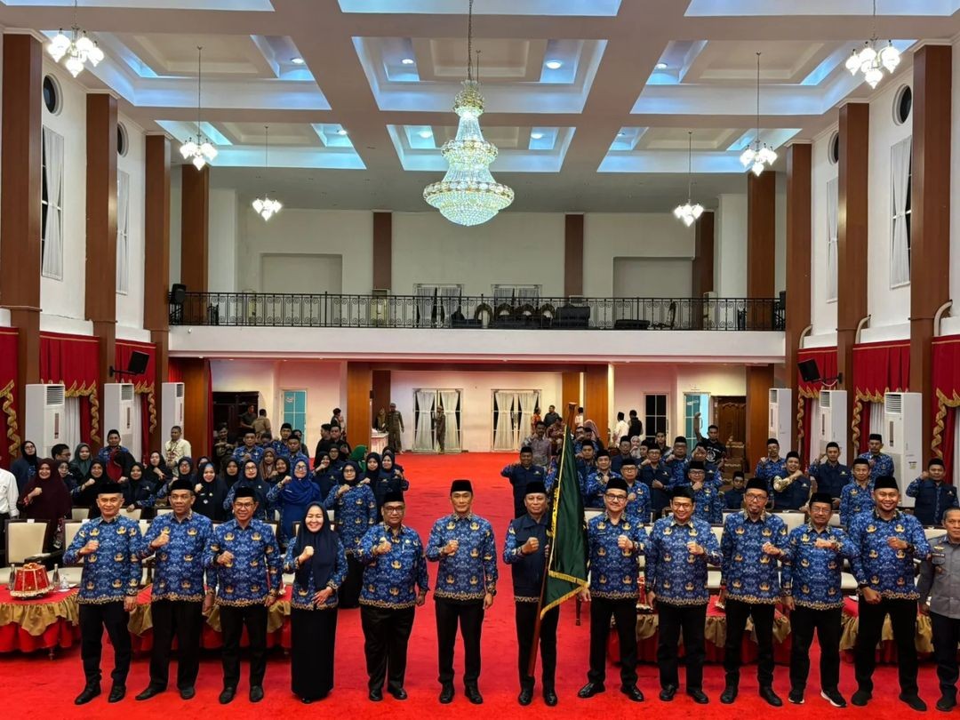 FOTO BERSAMA PADA ACARA PELEPASAN KAFILAH MTQ KORPRI SULSEL 