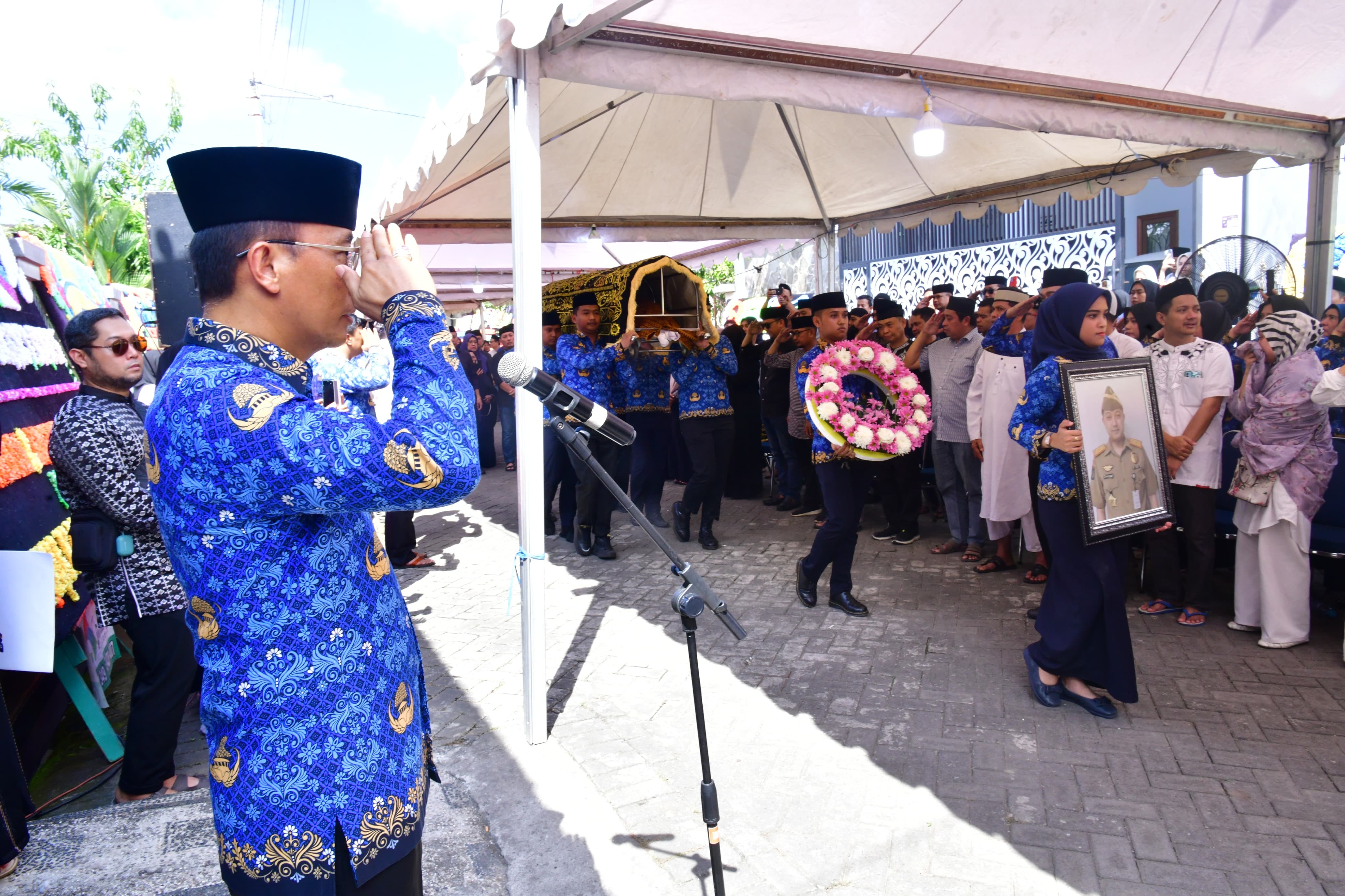 LEPAS JENAZAH ARDILES SAGGAF, PROF ZUDAN:SOSOK YANG BAIK, TEGUH DAN SABAR