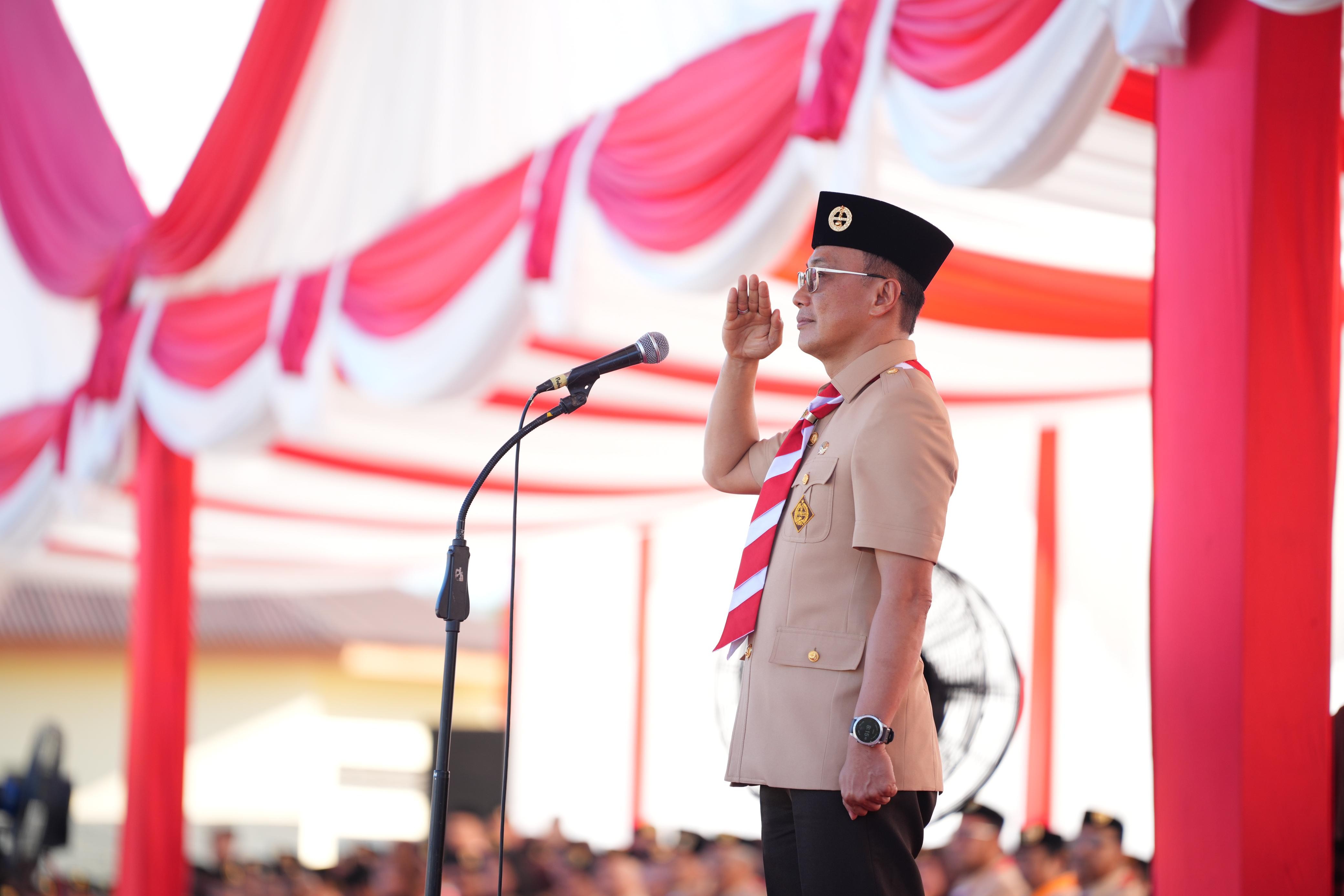 PROF ZUDAN PIMPIN UPACARA PRAMUKA, SERAHKAN PENGHARGAAN TOKO BERJASA