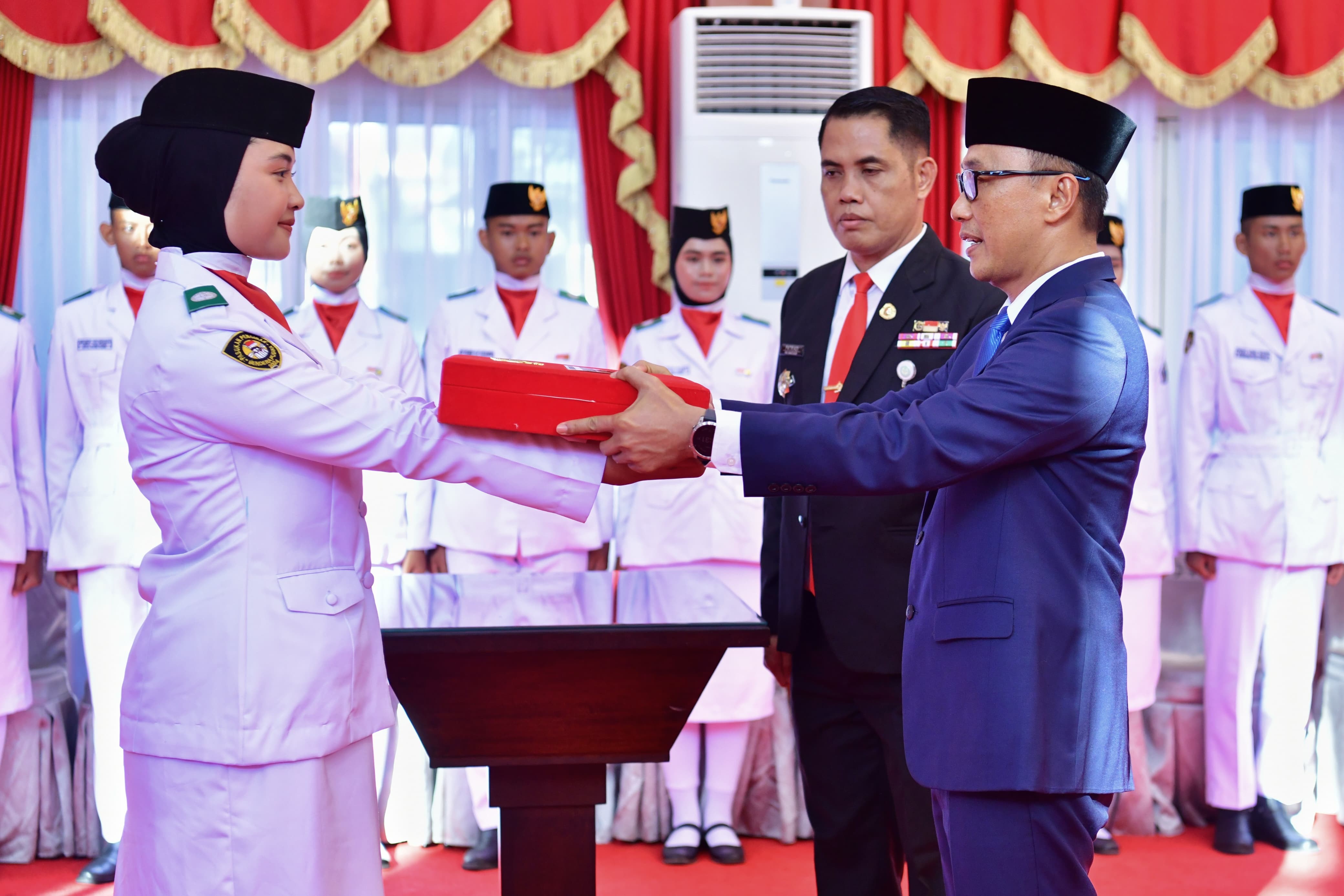 KUKUHKAN PASKIBRAKA SULSEL, PROF ZUDAN MINTA FOKUS PADA TUGAS