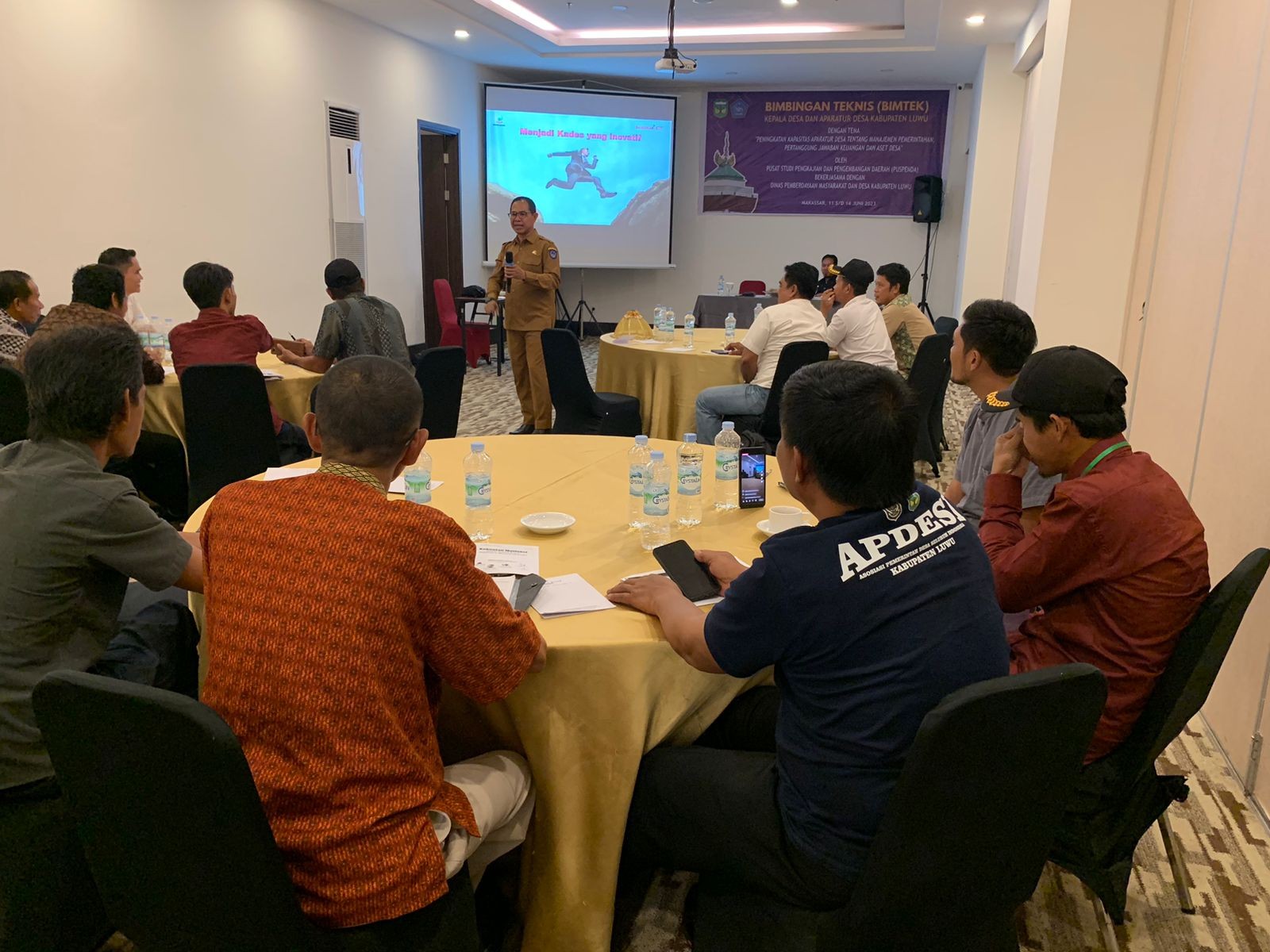PROF. JUFRI BERIKAN CERAMAH DI DEPAN PARA KEPALA DESA SE KABUPATEN LUWU