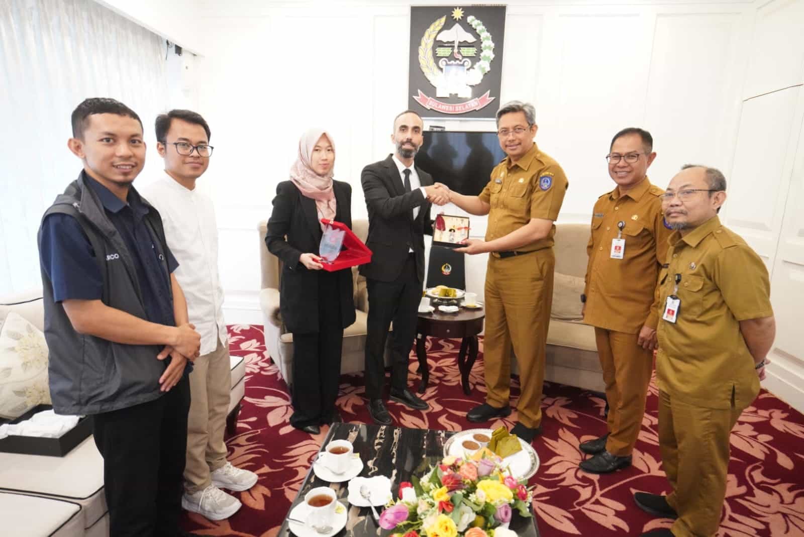 Pj. SEKDA SULSEL MENERIMA AUDIENS DARI KONSULTAN PENDIDIKAN DI TURKI