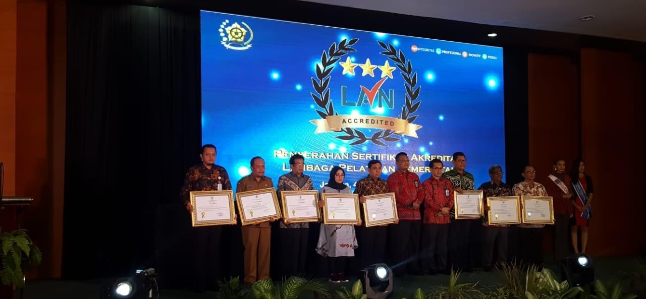 PENYERAHAN SERTIFIKAT AKREDITASI LEMBAGA DIKLAT