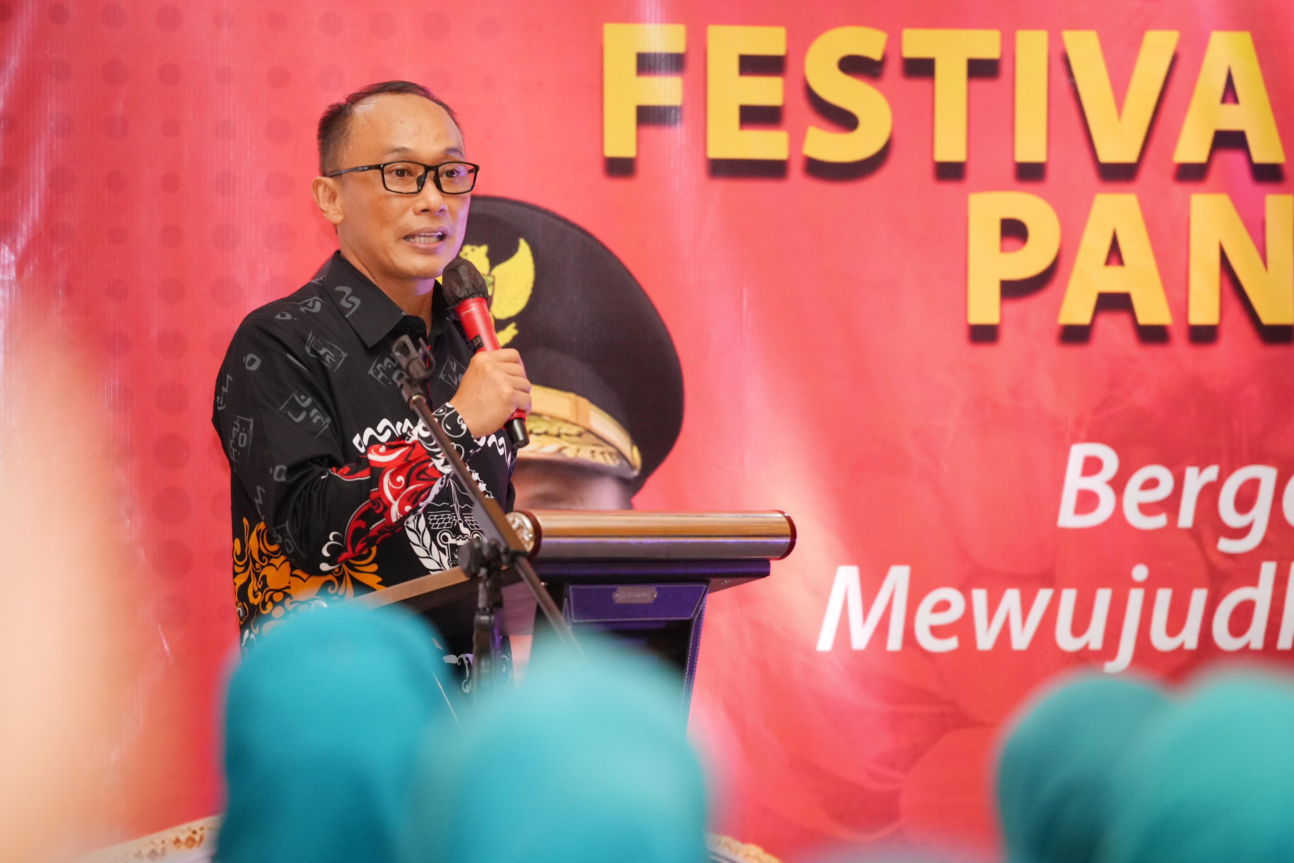 Didampingi Ninuk Zudan, Pj Gubernur Sulsel Prof Zudan Buka Lomba Pangan B2SA HKG PKK ke-52