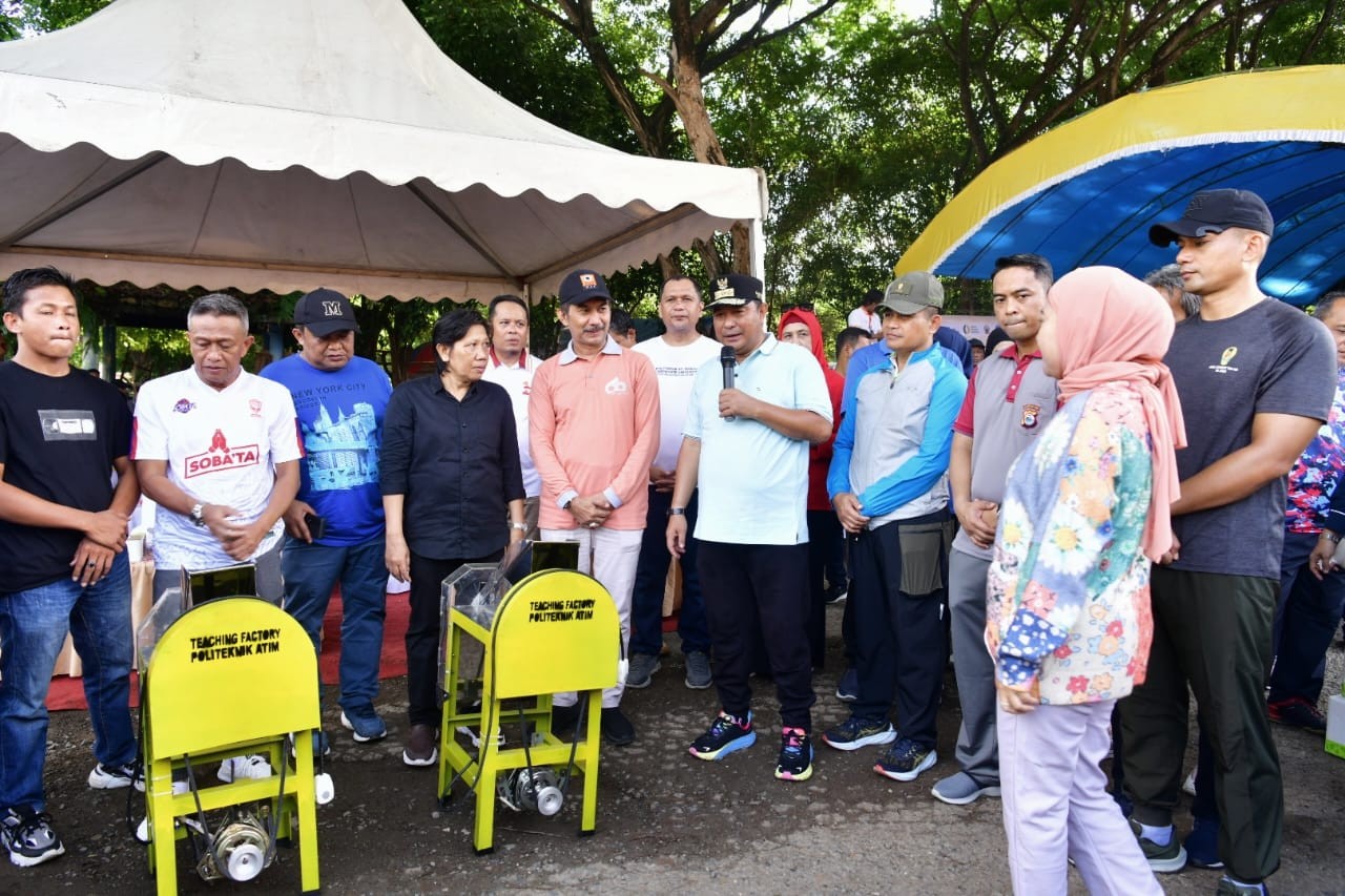 POLITEKNIK ATI MAKASSAR CIPTAKAN MESIN PERAJANG PISANG UNTUK UMKM