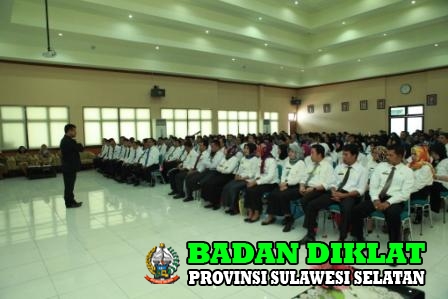 PENGARAHAN GUBERNUR KEPADA PESERTA